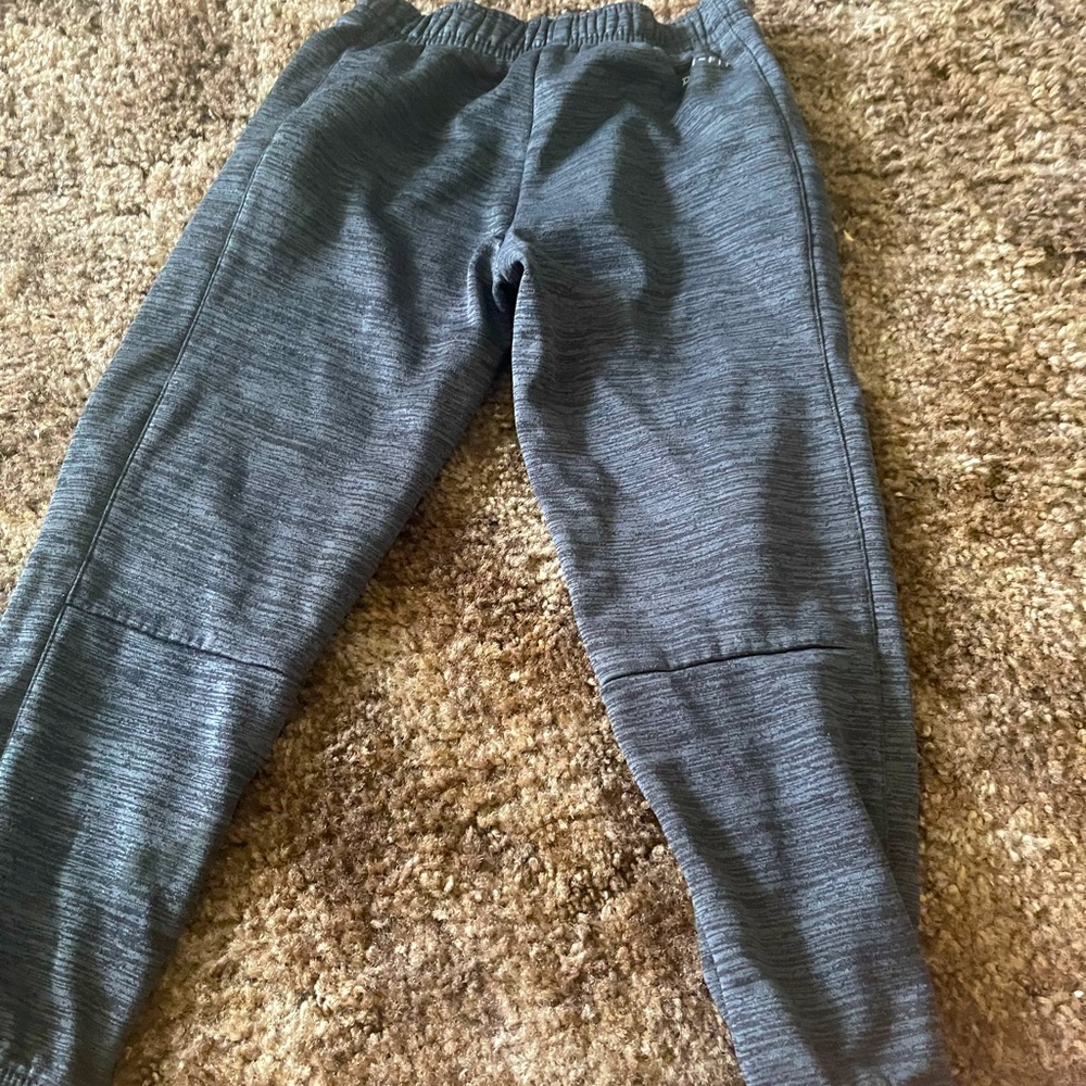 levis and nike dri-fit size 7 fits a size 5-6 and levis camouflage size 6
